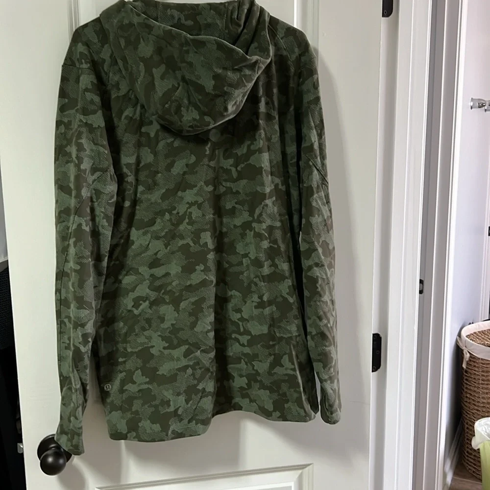 Men’s Lululemon zip up with hood (XL) - Picture 2 of 5